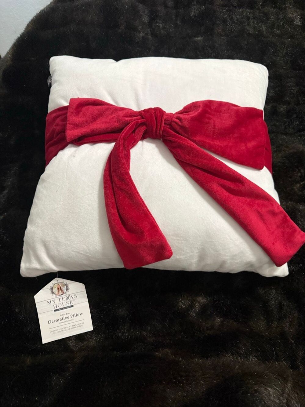 New My Texas House 20 in x 20 White/Red Velvet Bow Decorative Pillow Christmas